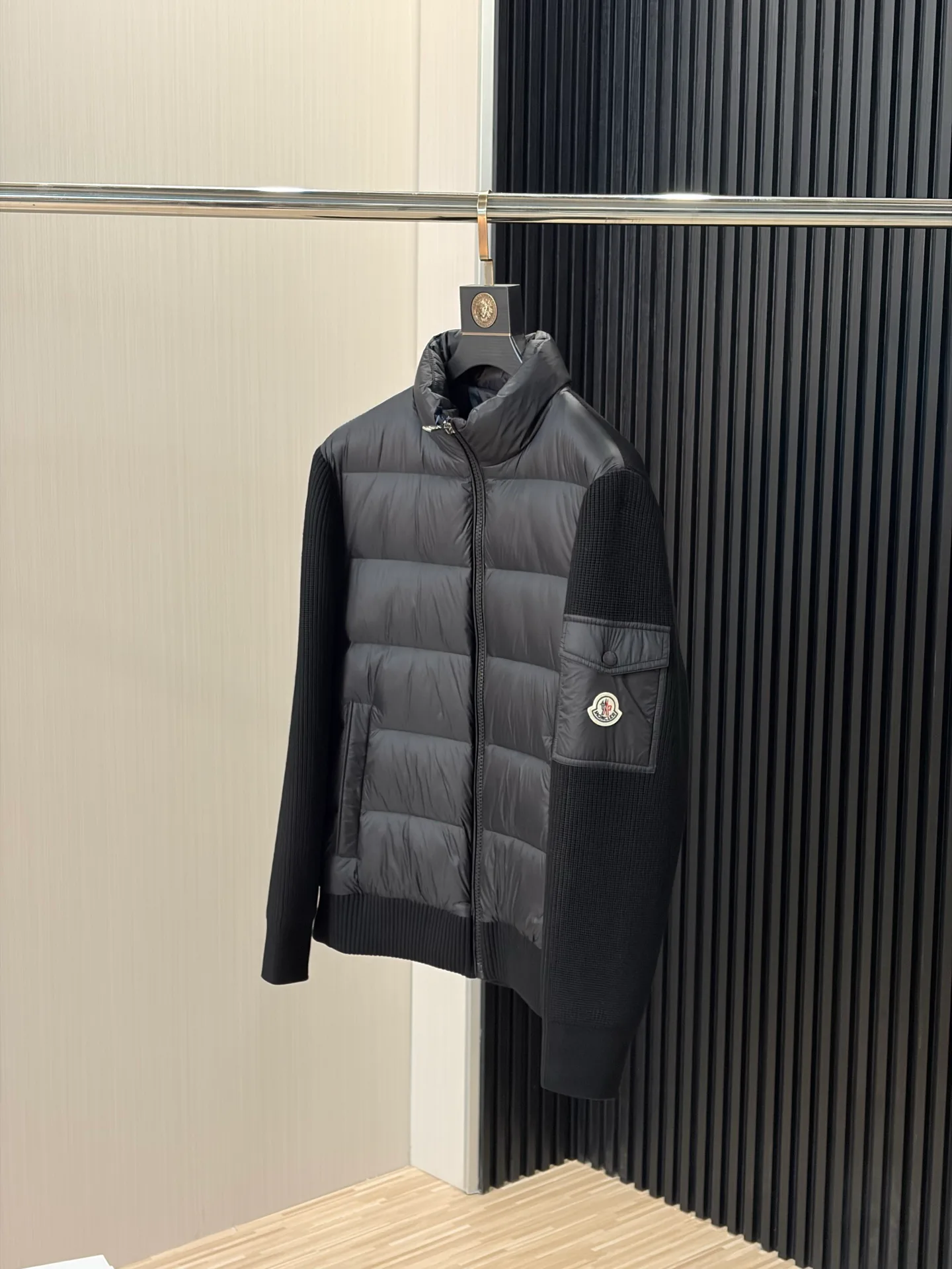 Women's Jackets And Down Jackets MONCLER 18391737