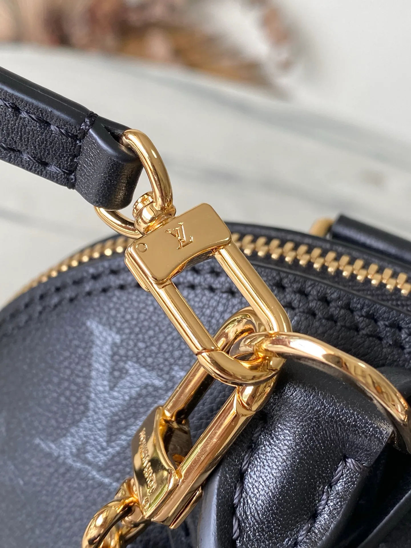 Women's Classic Handbags LOUIS VUITTON 18240367