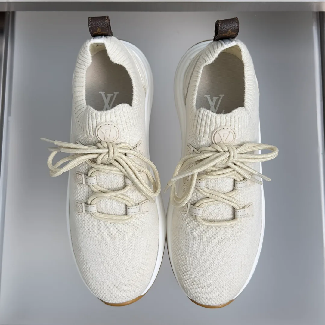 Women's Sneakers LOUIS VUITTON 17950526