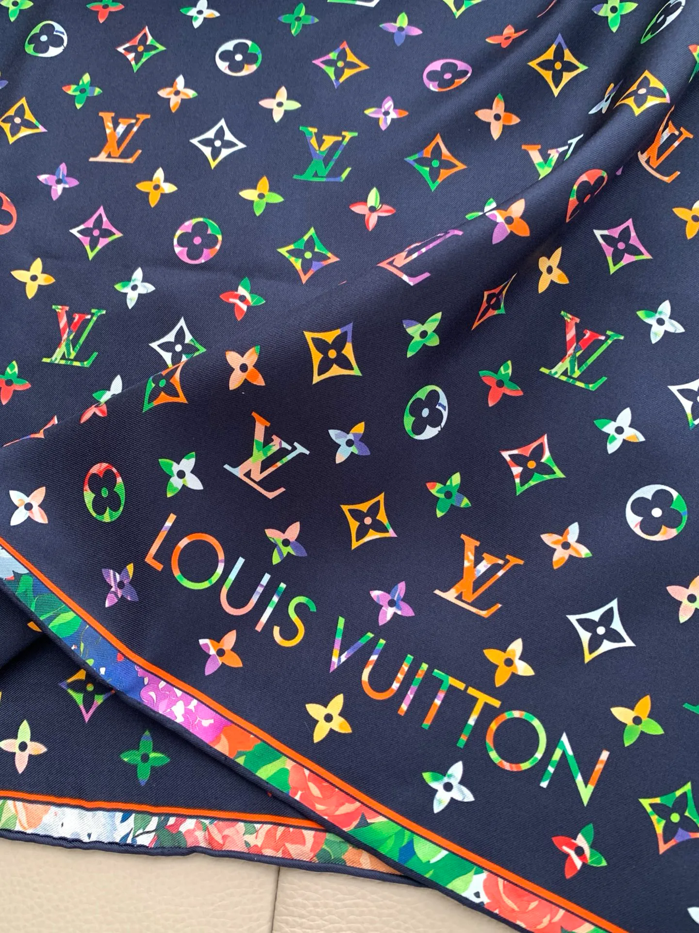 Silk Scarves LOUIS VUITTON 18476595