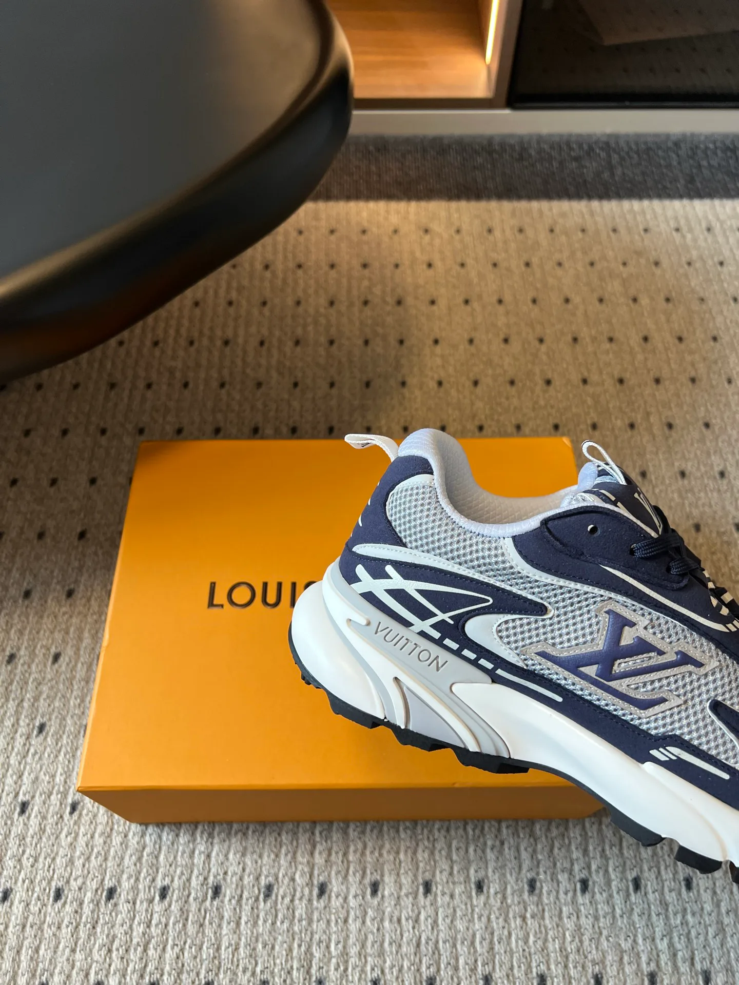 Men's Sneakers LOUIS VUITTON 17419420
