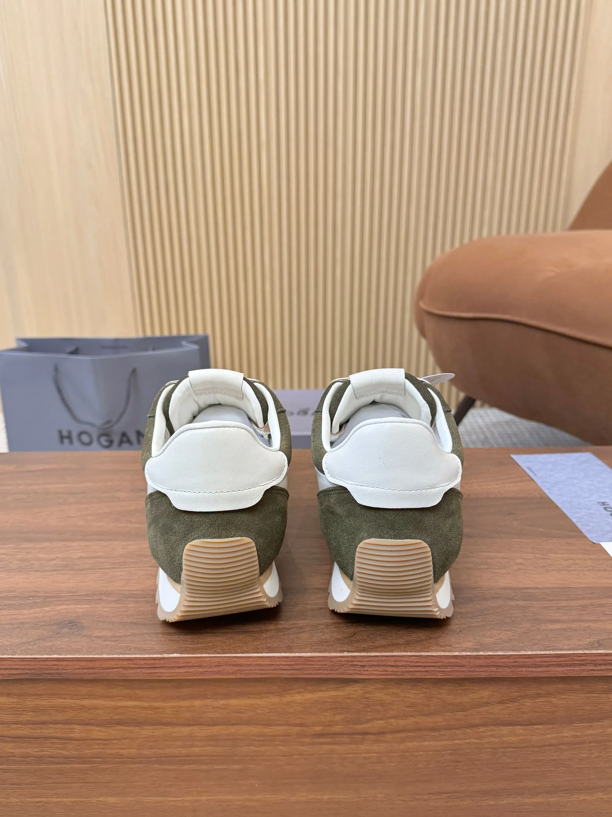 Women's Sneakers HOGAN 17827640
