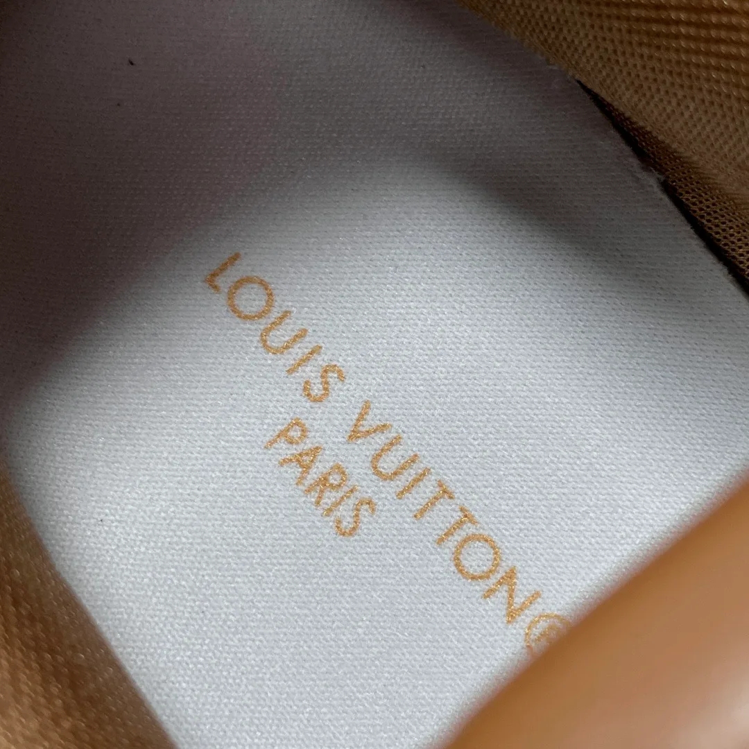 Men's Sneakers LOUIS VUITTON 18197824