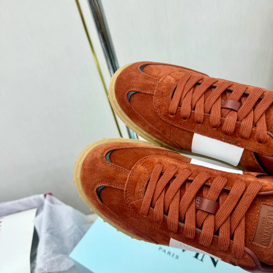 Women's Sneakers VALENTINO 17955037