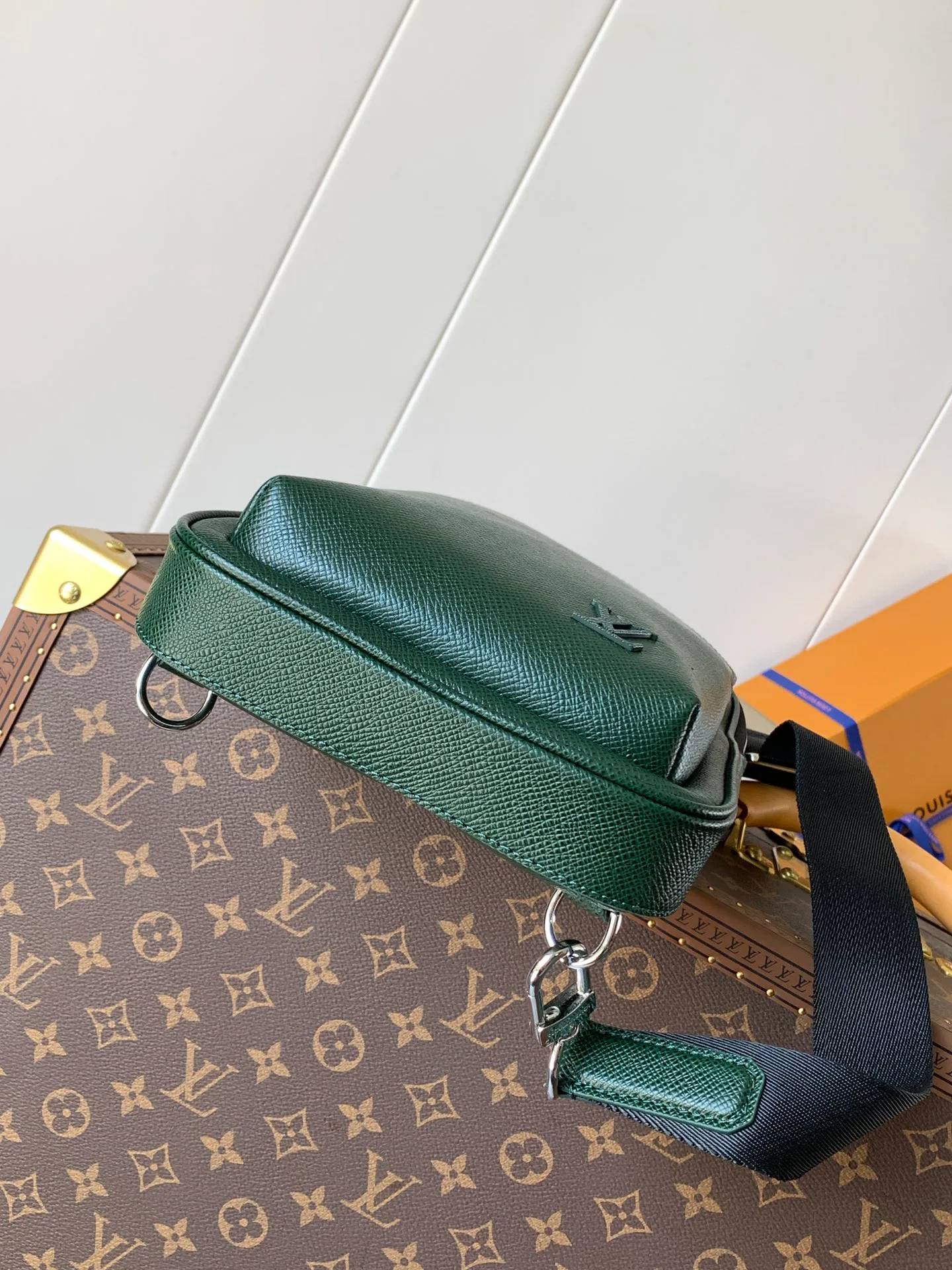 Women's Shoulder Bags LOUIS VUITTON 17948725