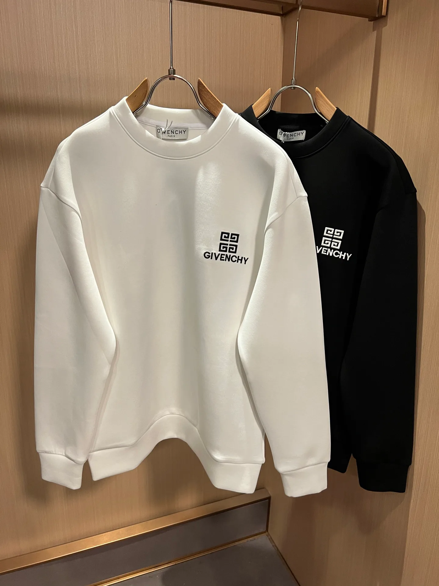 Men's Sweatshirts And Hoodies GIVENCHY 18519644