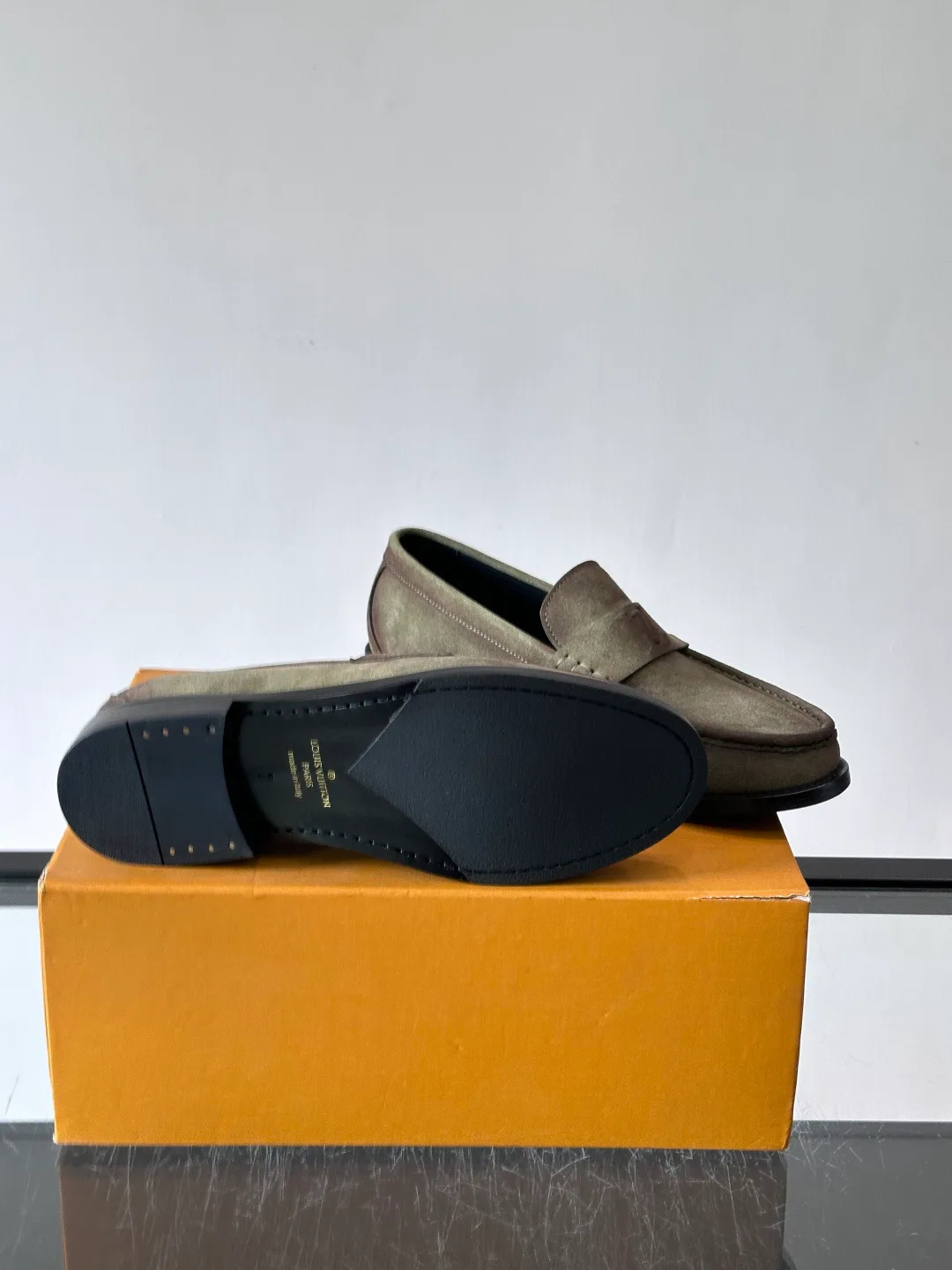 Men's Loafers And Dress Shoes LOUIS VUITTON 18101962