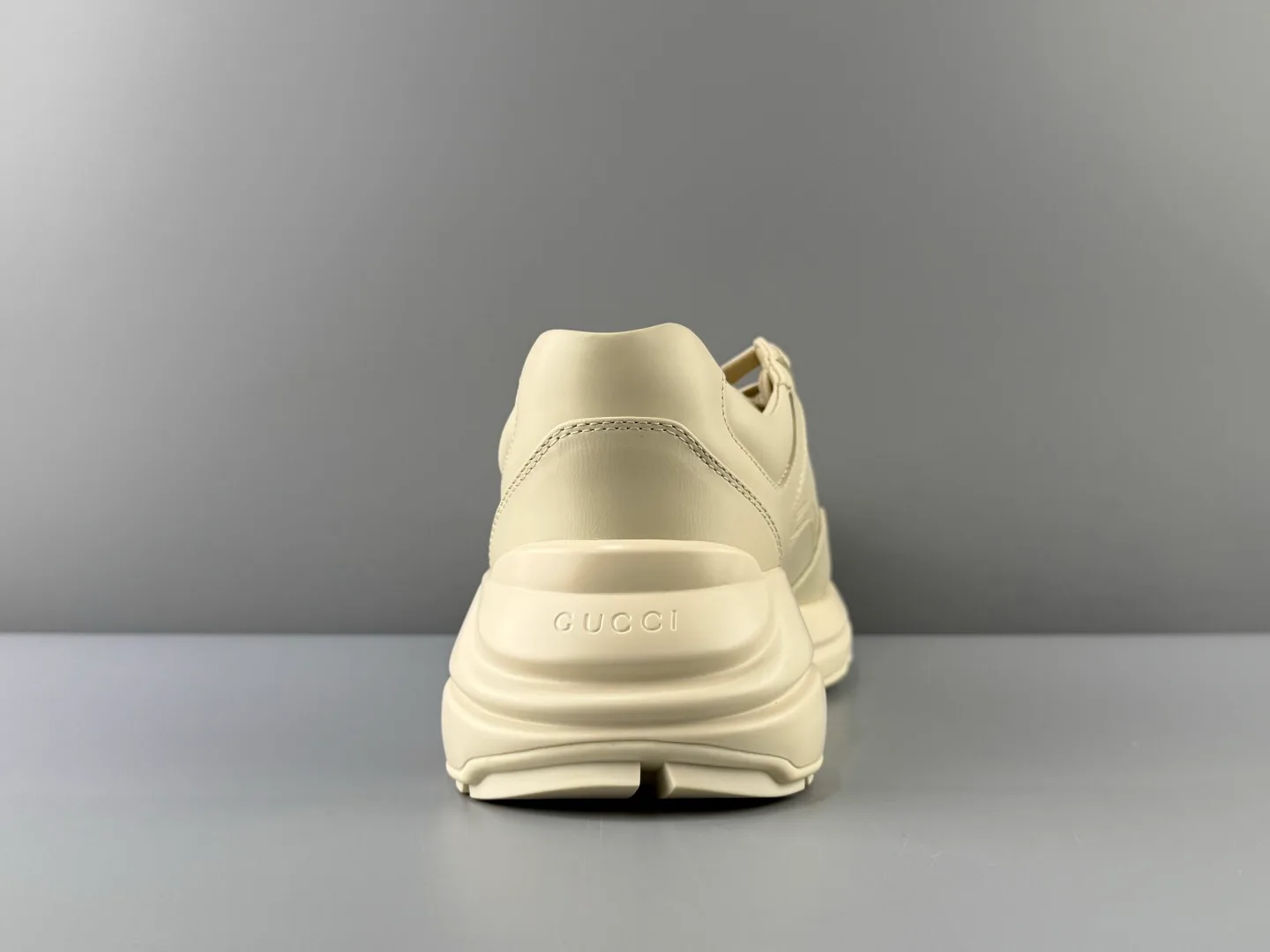 Кроссовки Женские Gucci 18583676