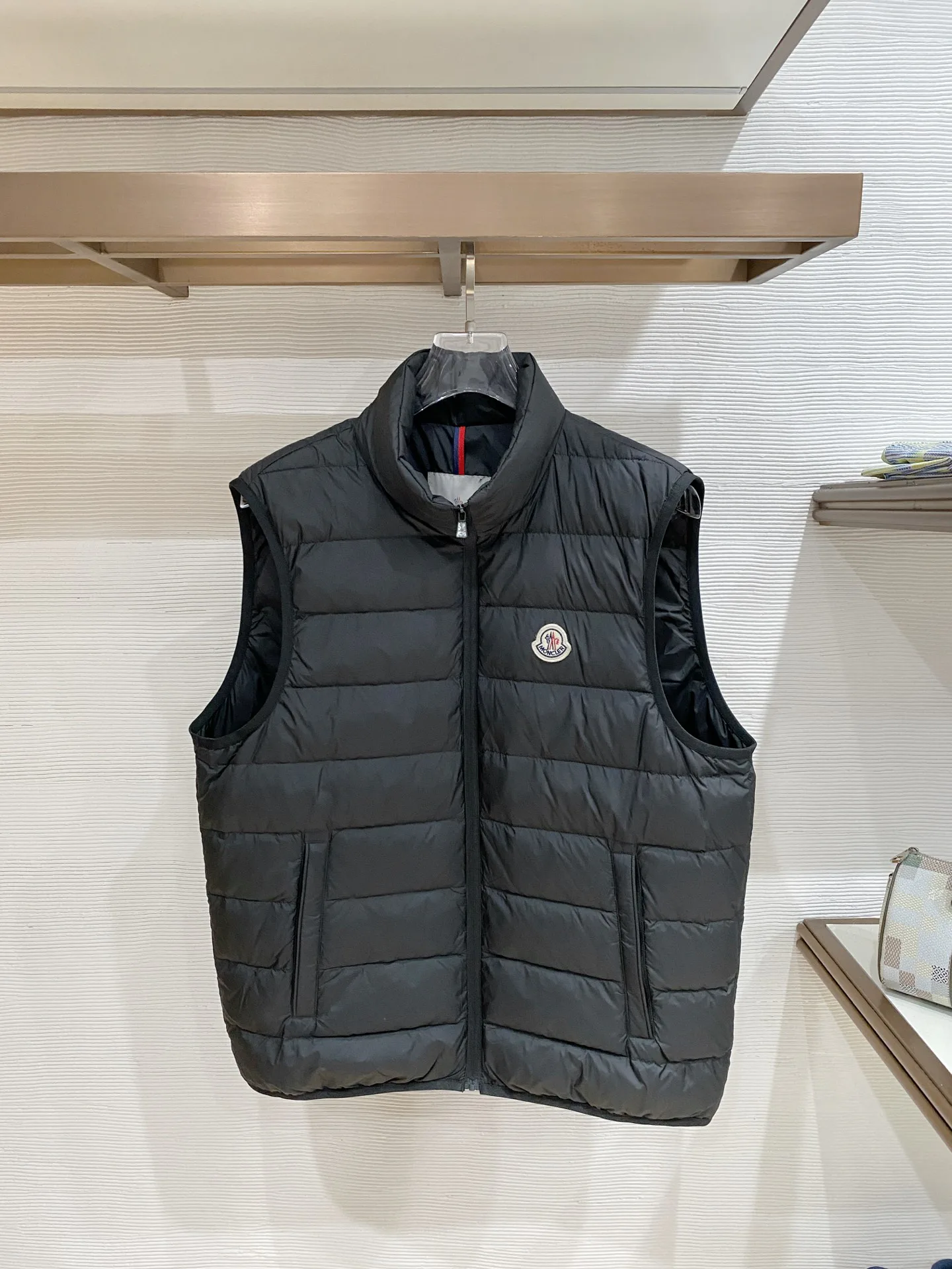 Men's Jackets And Down Jackets MONCLER 18387379