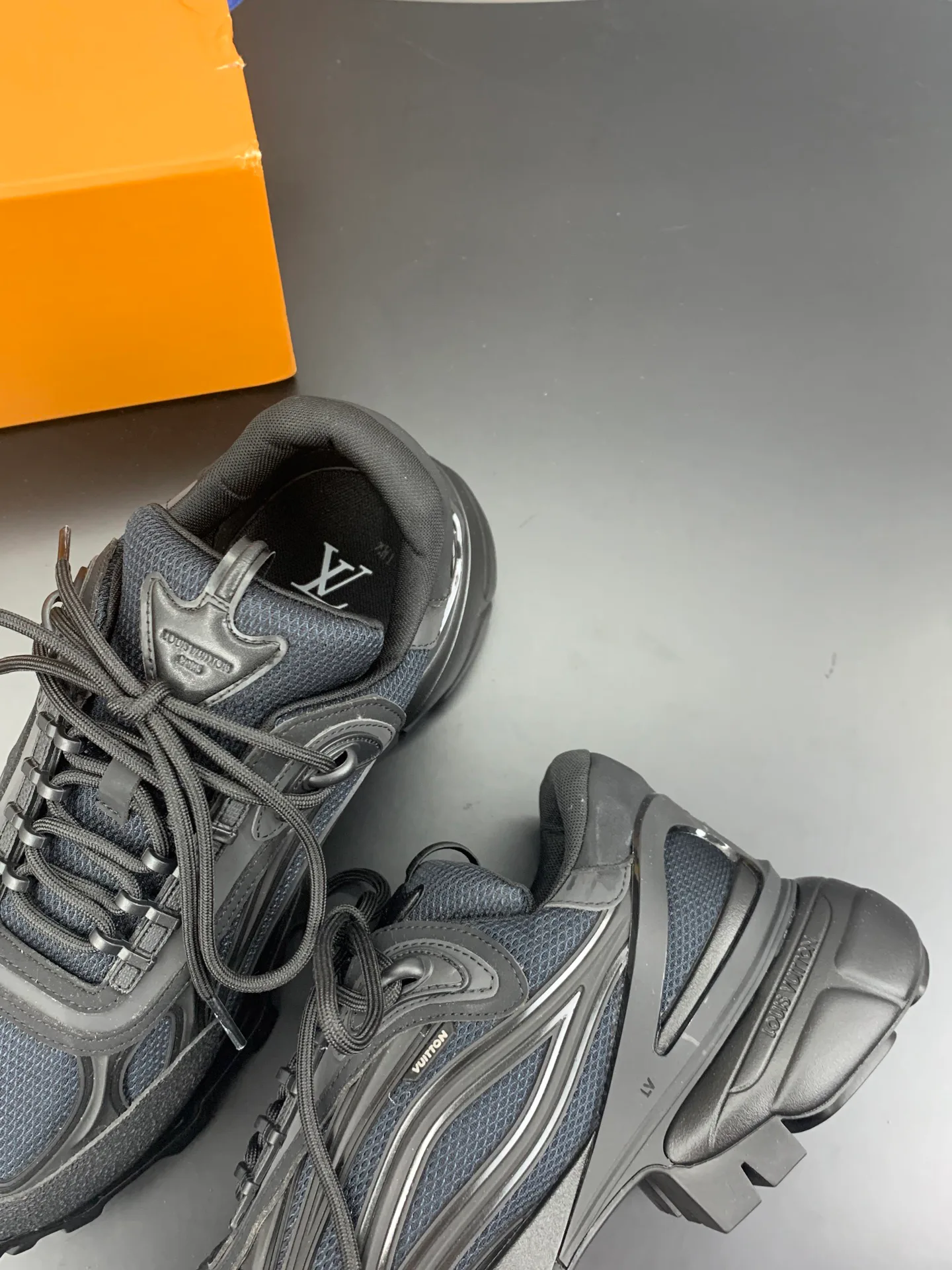 Men's Sneakers LOUIS VUITTON 17545289
