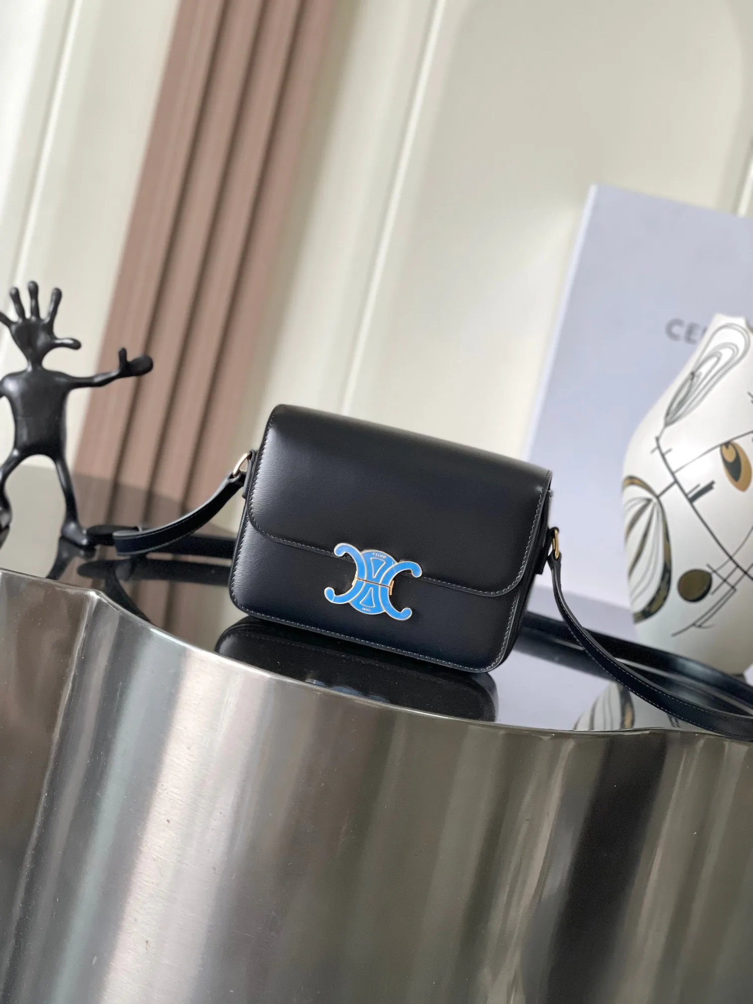 Women's Classic Handbags CELINE 18310367
