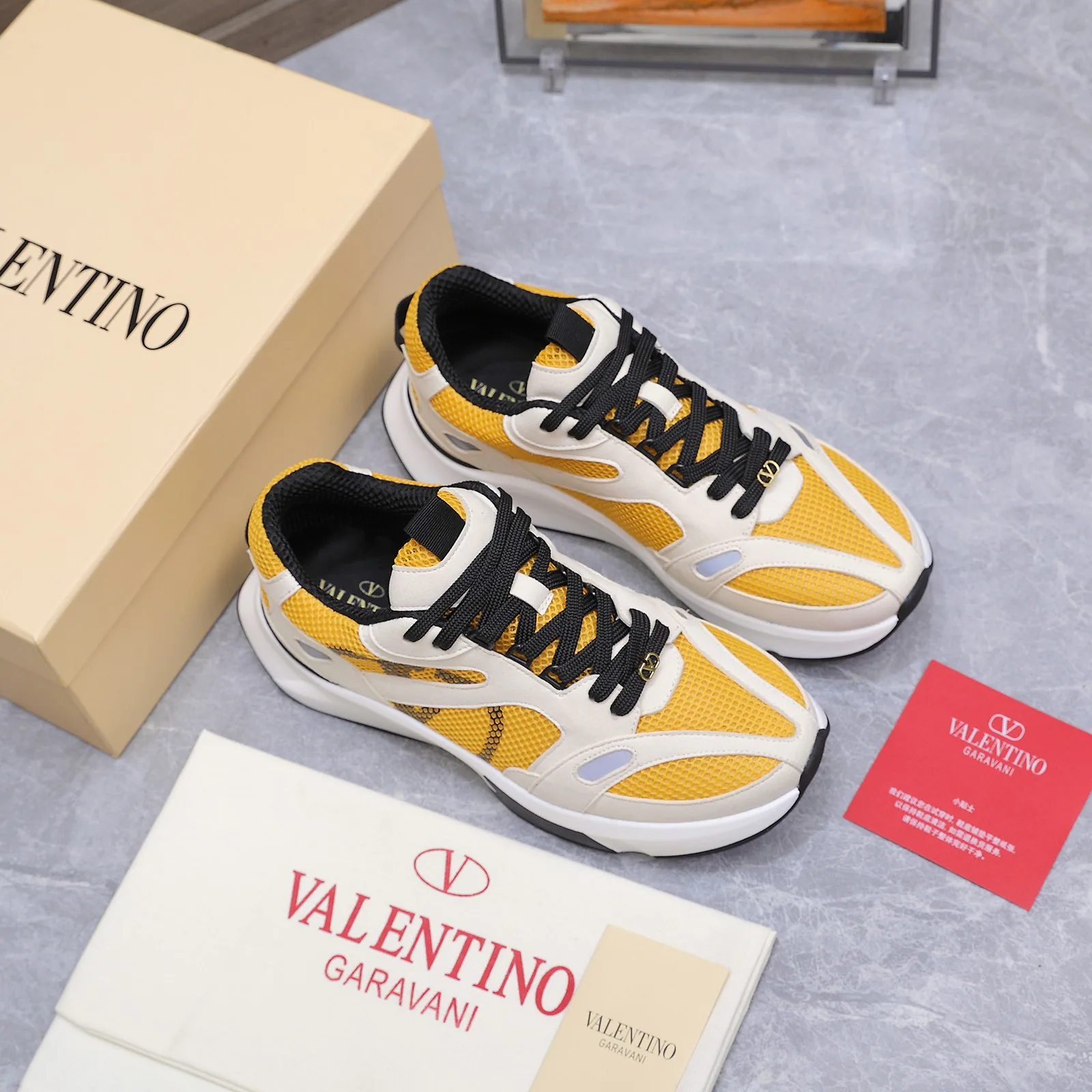 Men's Sneakers VALENTINO 17604594