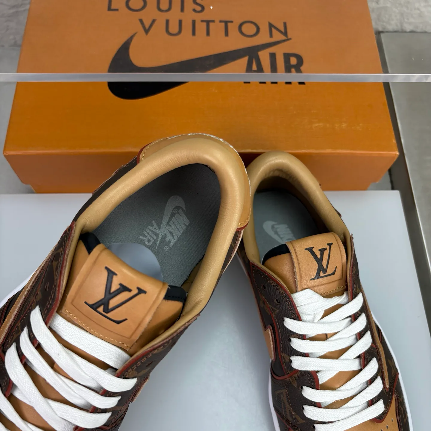 Women's Sneakers LOUIS VUITTON 18351608