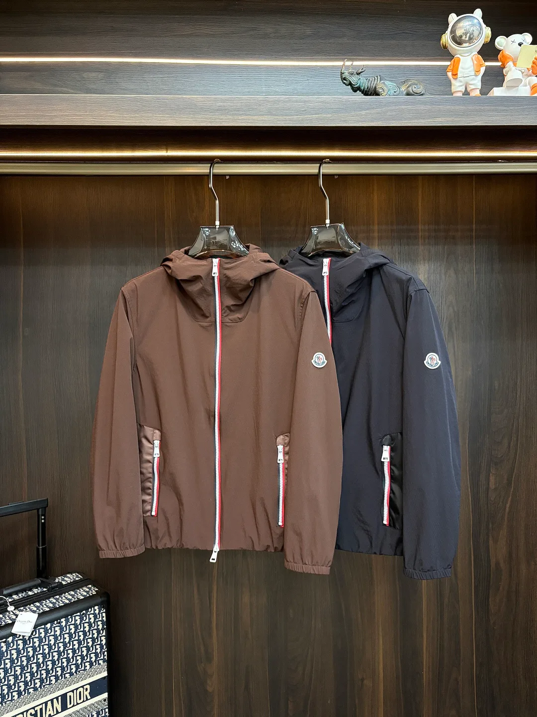 Women's Jackets And Down Jackets MONCLER 18157364