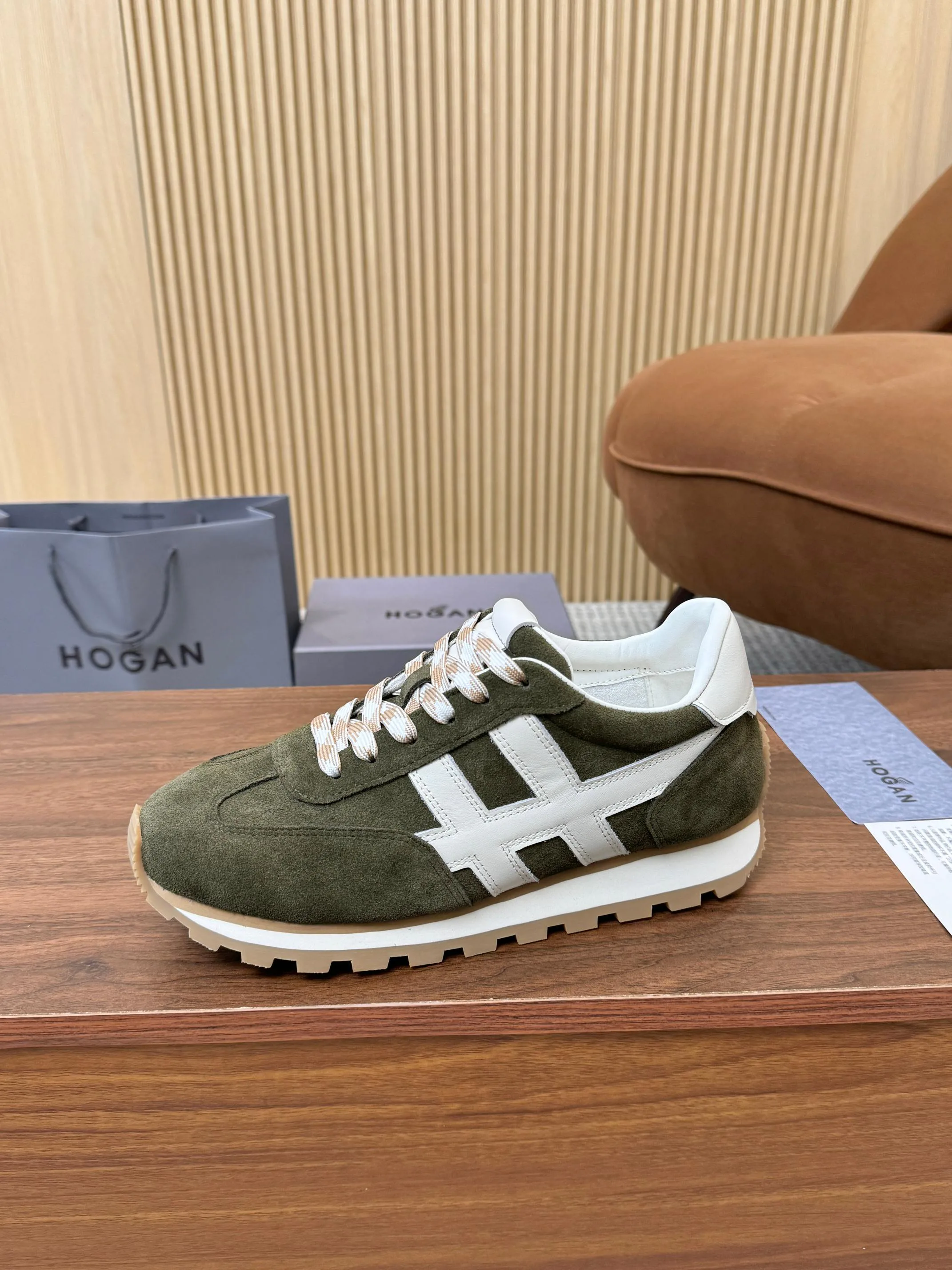 Women's Sneakers HOGAN 17827640