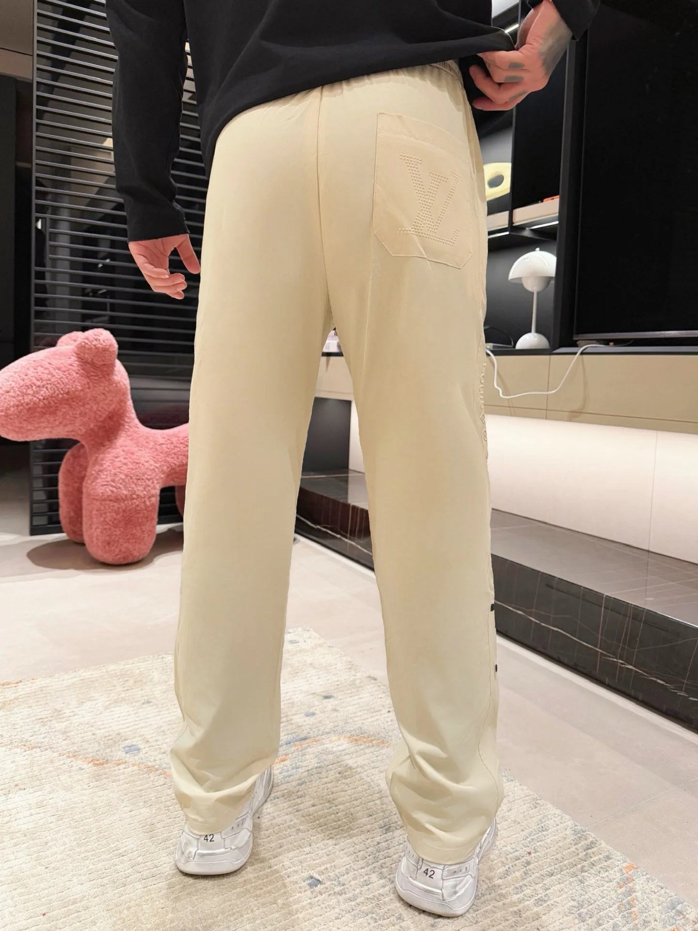 Men's Trousers LOUIS VUITTON 18499735