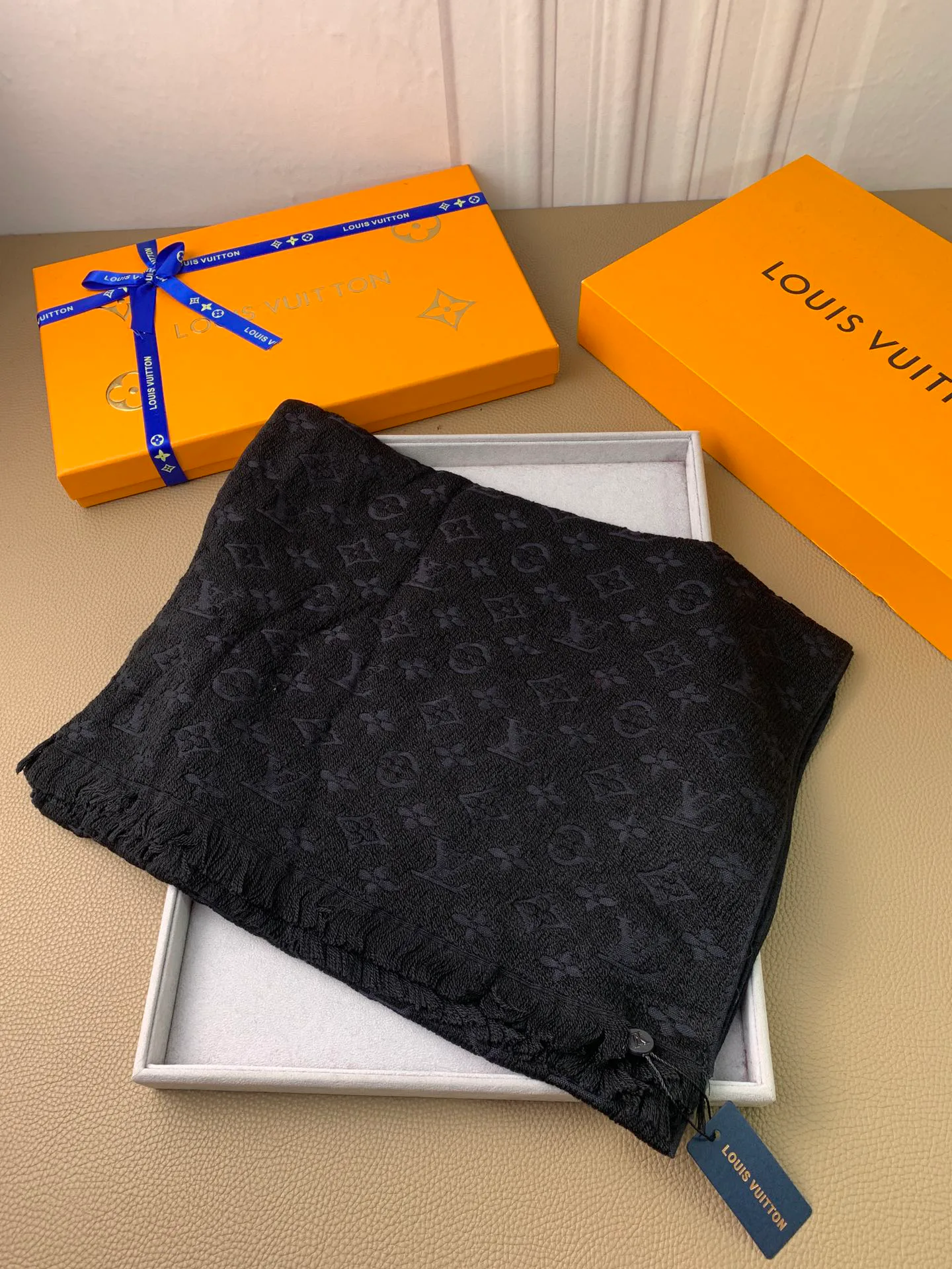 Scarves LOUIS VUITTON 18525765