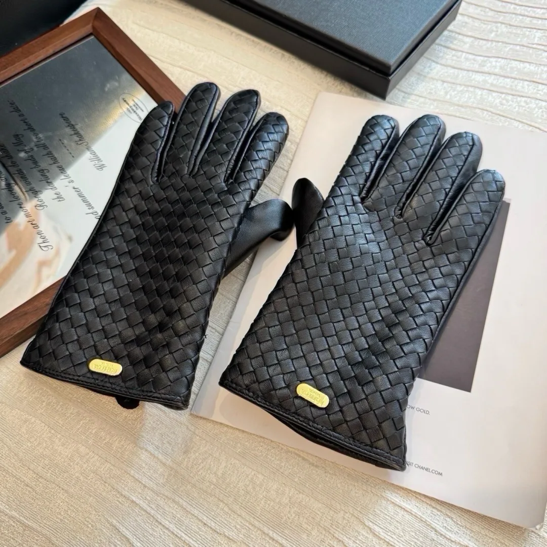 Gloves BOTTEGA VENETA 19569944
