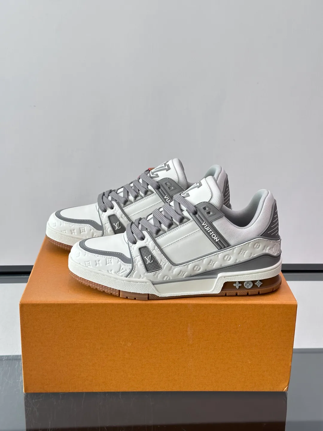 Women's Sneakers LOUIS VUITTON 18102724