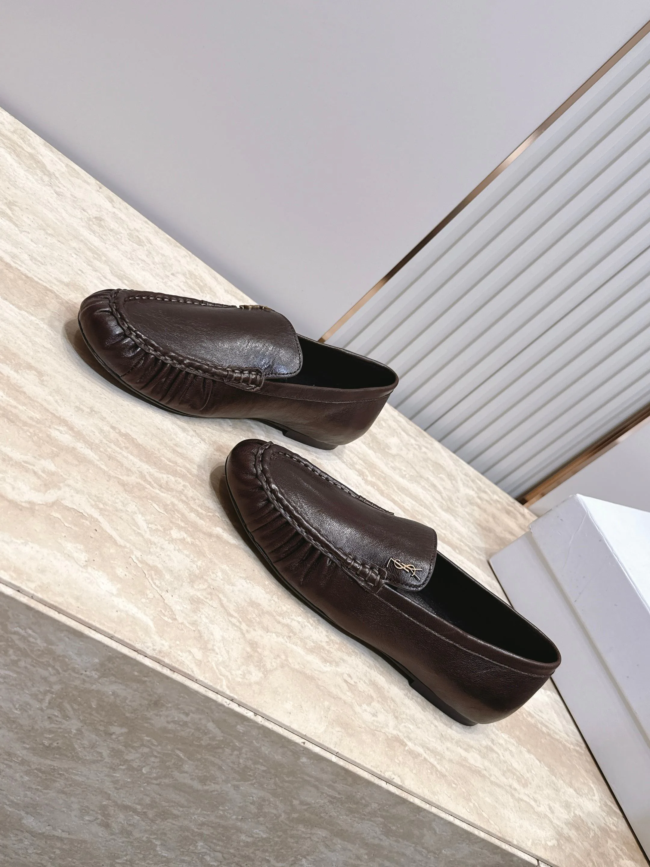 Women's Loafers And Moccasins SAINT LAURENT 17701344