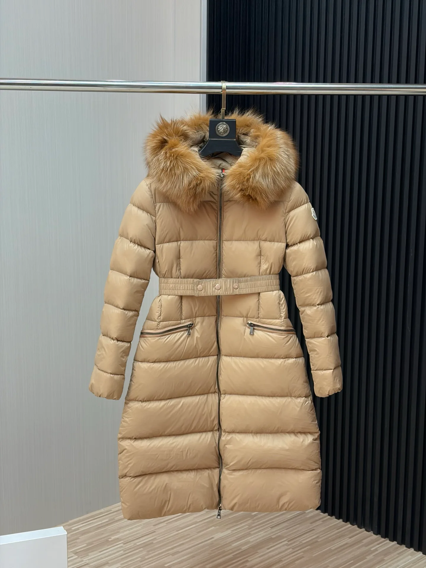 Women's Jackets And Down Jackets MONCLER 17926541