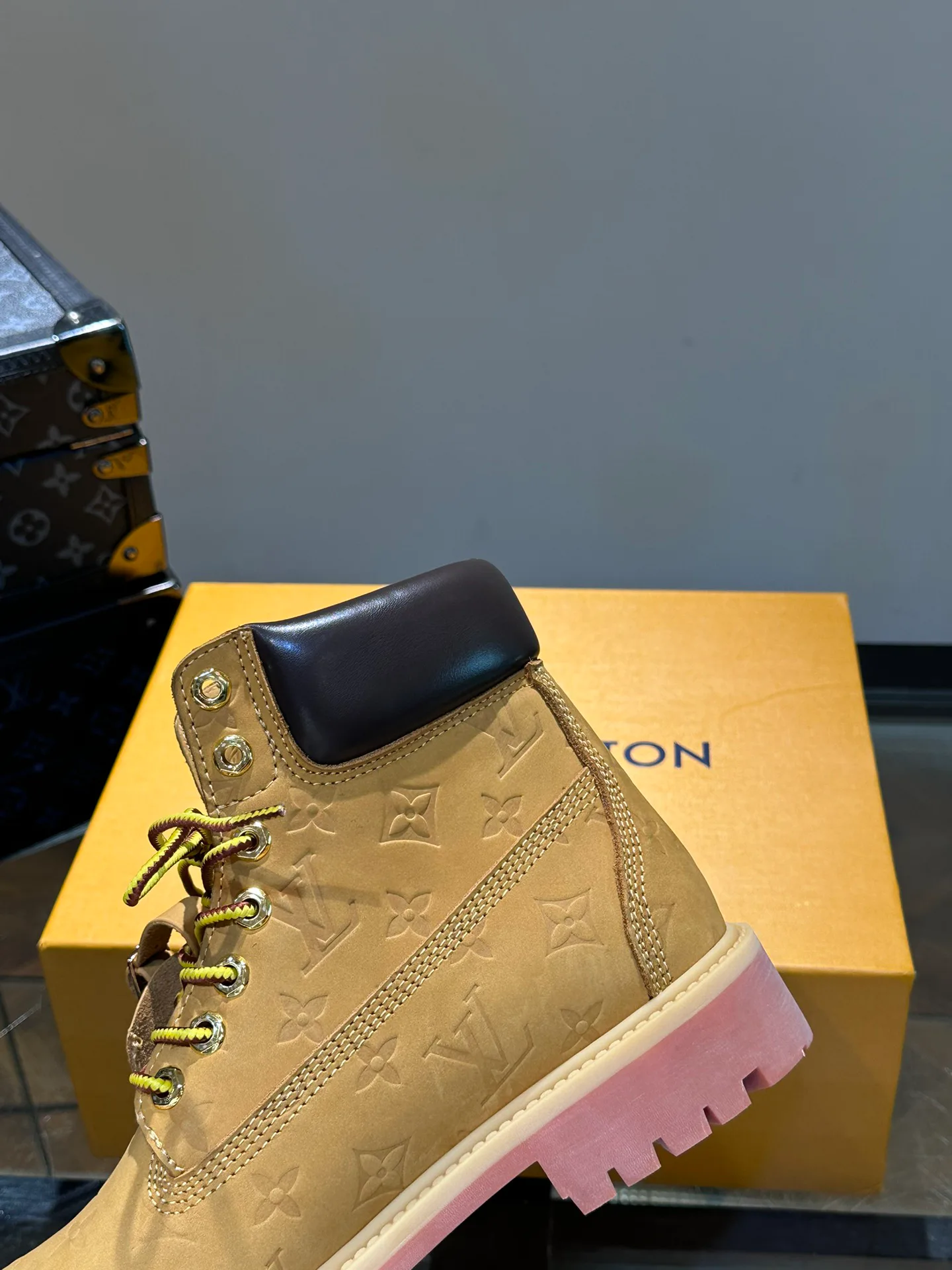 Men's Ankle Boots LOUIS VUITTON 17955335