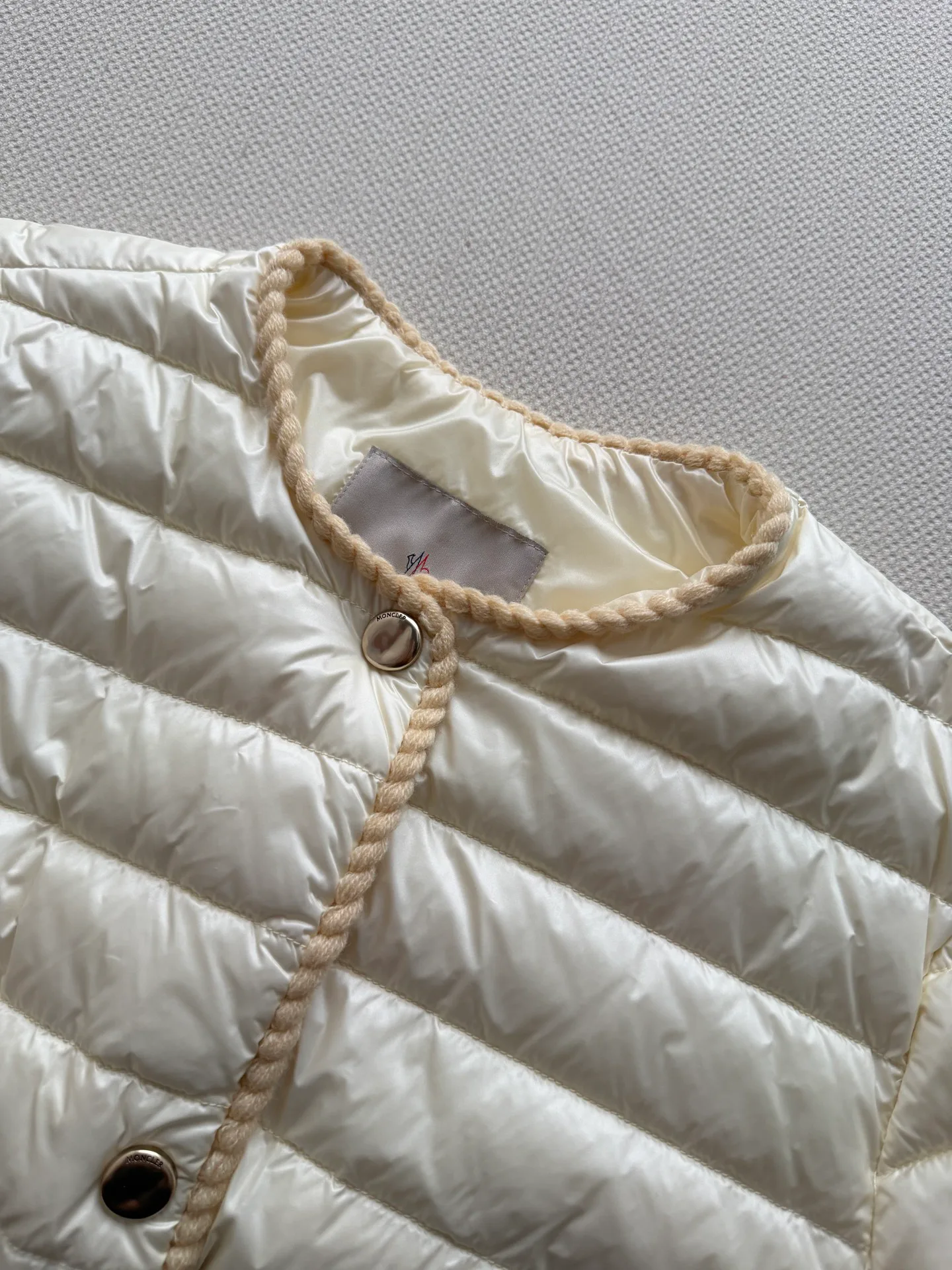 Women's Jackets And Down Jackets MONCLER 17897233