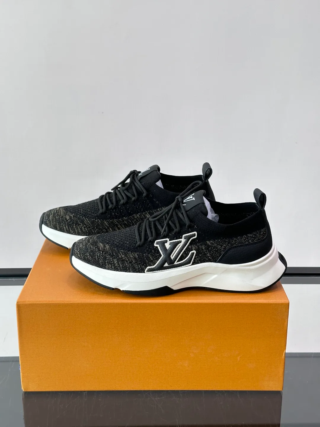 Men's Sneakers LOUIS VUITTON 18102384