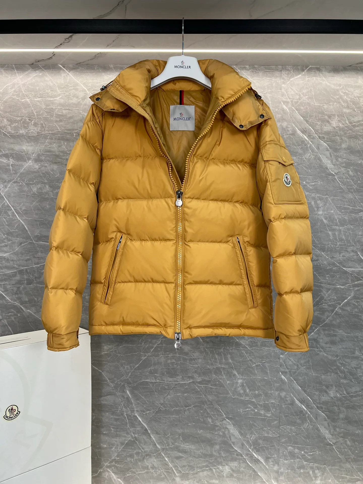 Куртки И Пуховики Мужские Moncler 18599873