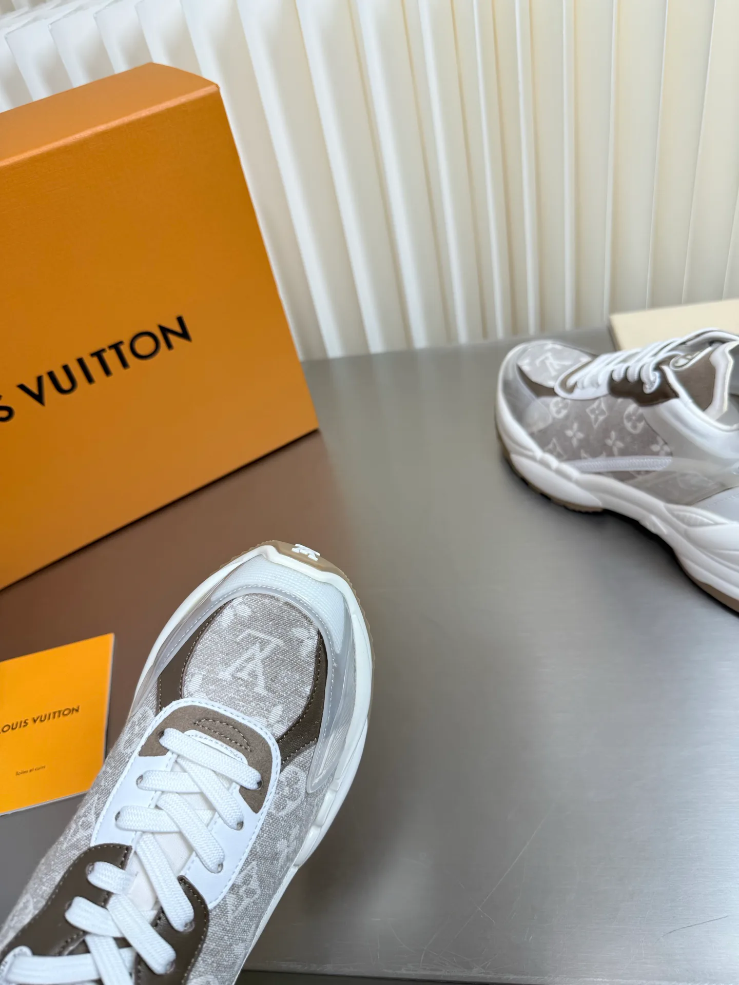Women's Sneakers LOUIS VUITTON 17873171