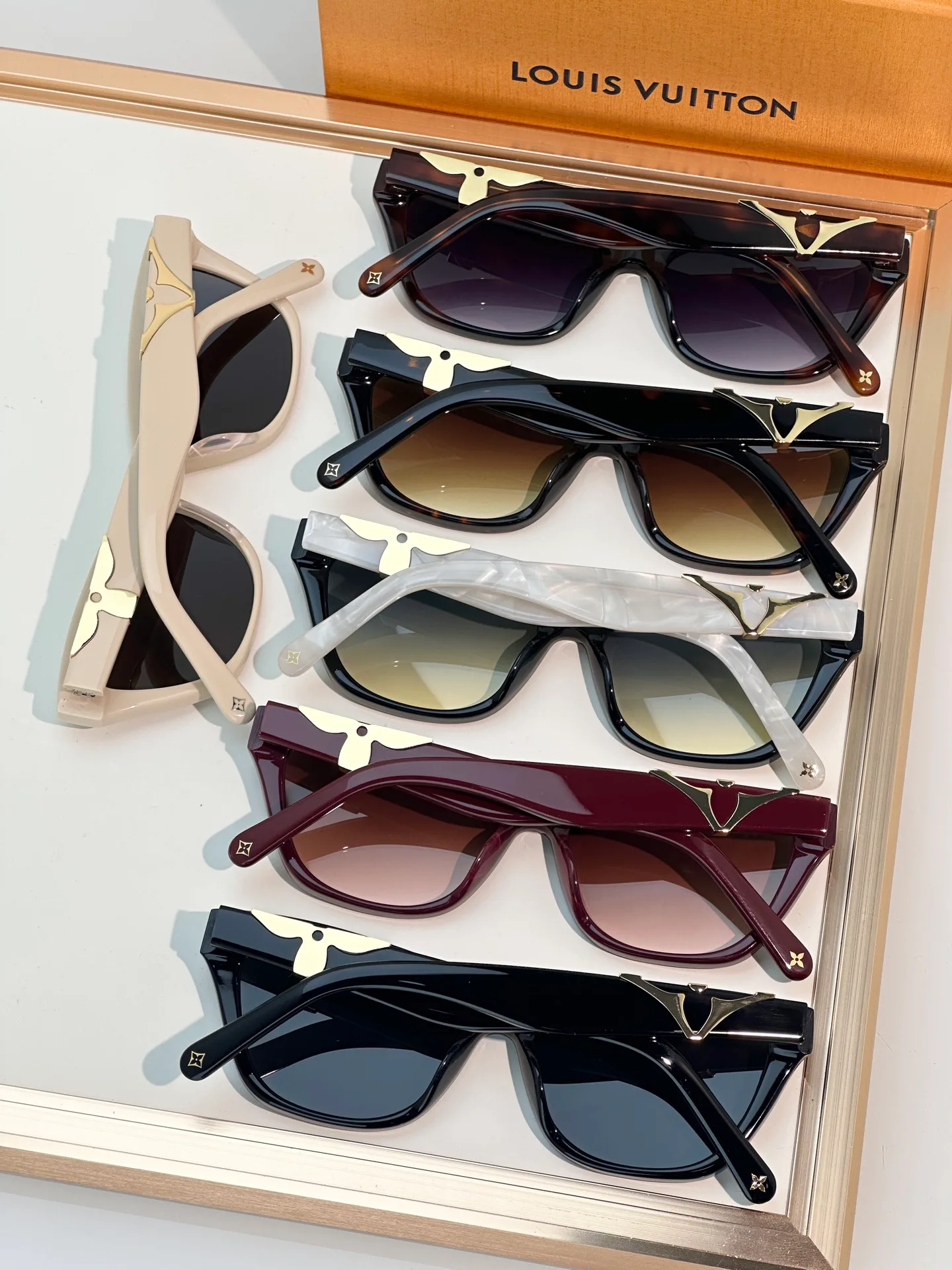 Glasses LOUIS VUITTON 18095233