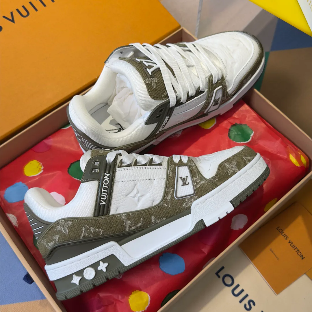 Women's Sneakers LOUIS VUITTON 17483743