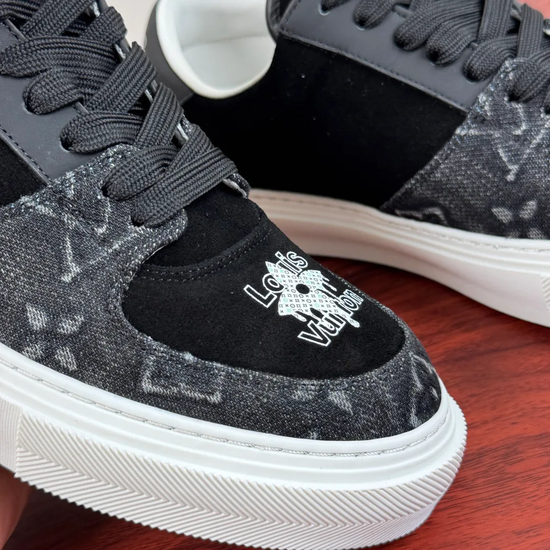 Men's Sneakers LOUIS VUITTON 18100488
