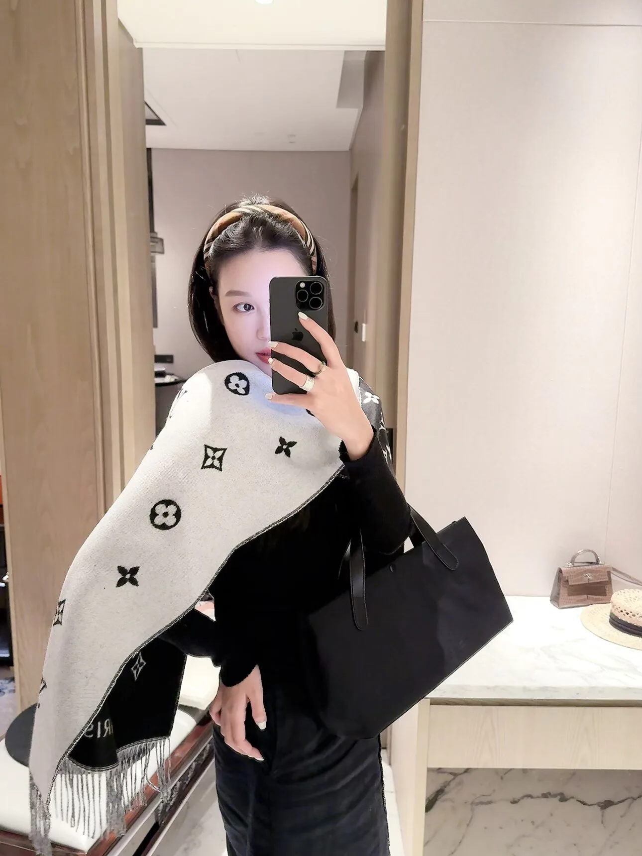 Scarves LOUIS VUITTON 18322601