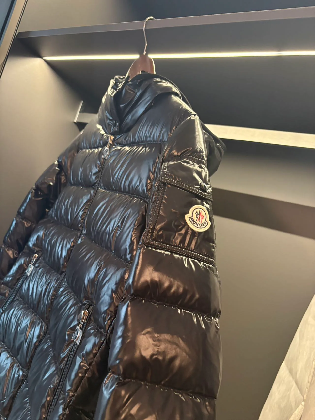 Women's Jackets And Down Jackets MONCLER 18111043