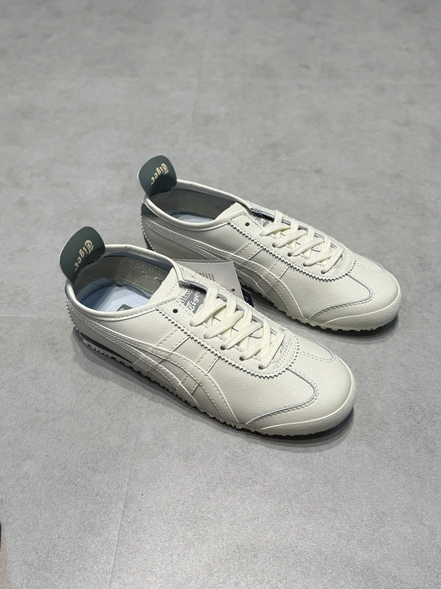 Women's Sneakers ASICS 18192627