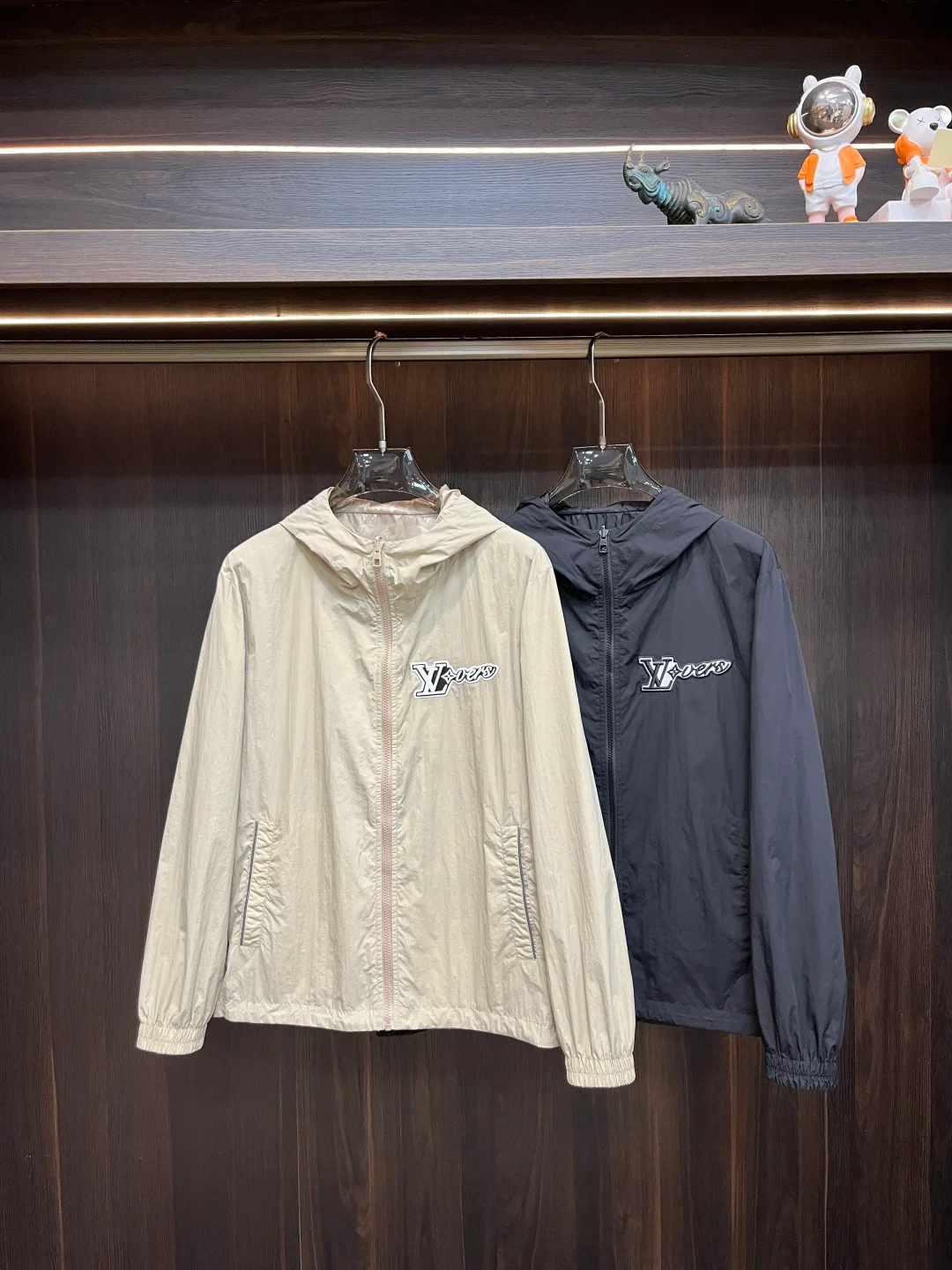 Women's Jackets And Down Jackets LOUIS VUITTON 18416700