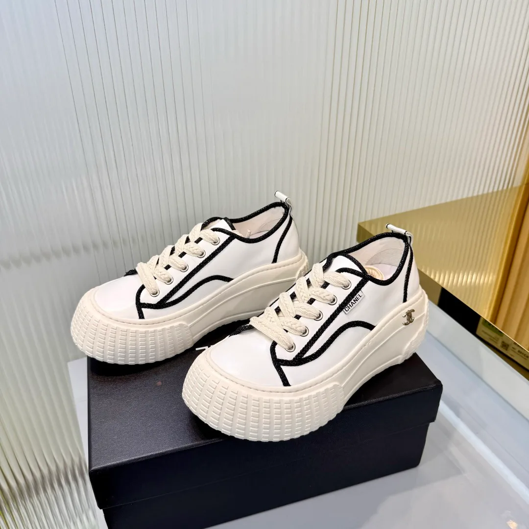 Women's Sneakers CHANEL 18366991