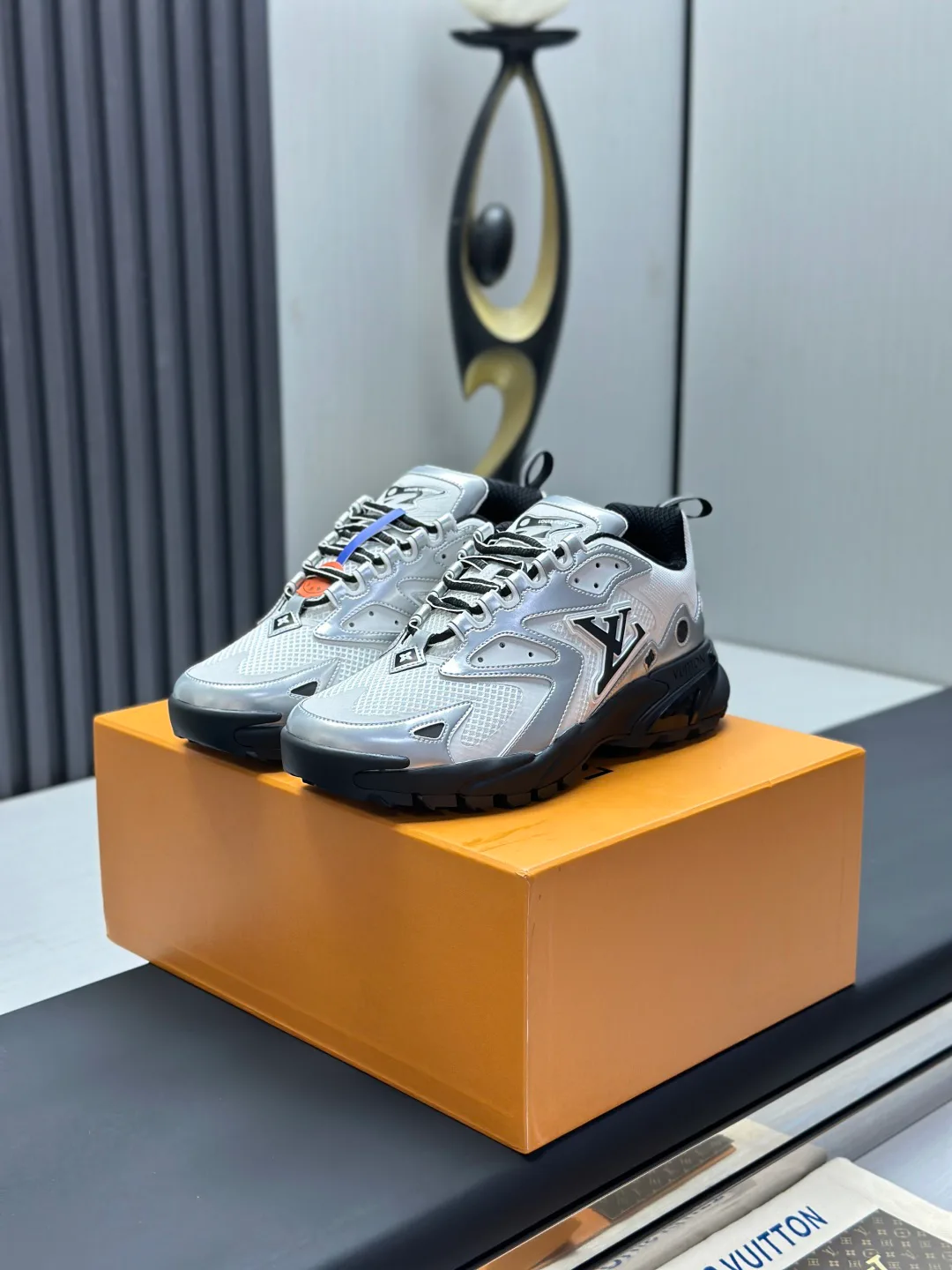 Men's Sneakers LOUIS VUITTON 18211994