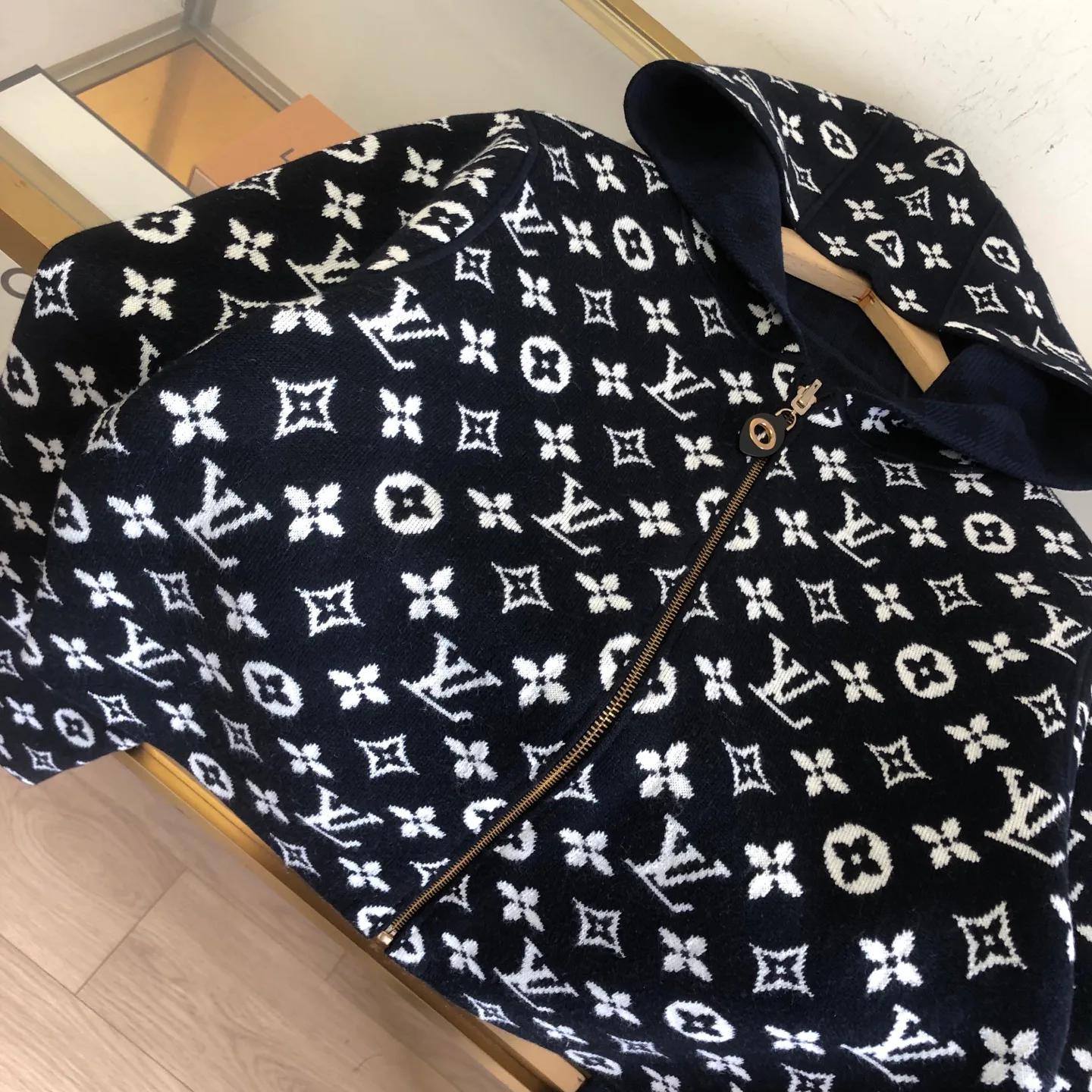 Women's Jackets And Down Jackets LOUIS VUITTON 18141325