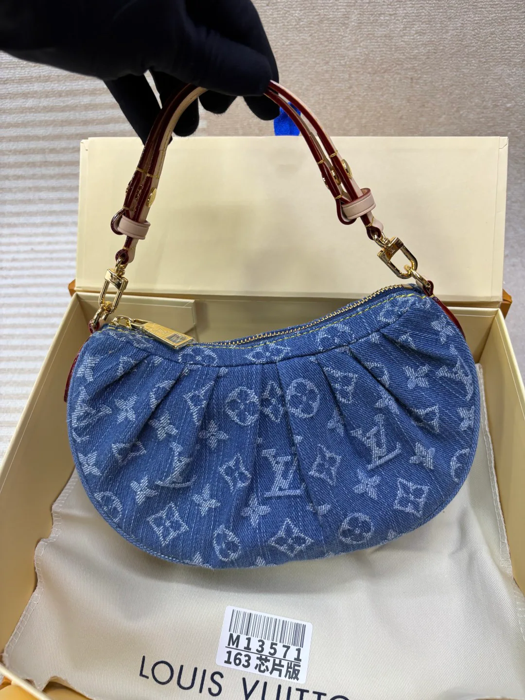 Women's Classic Handbags LOUIS VUITTON 18252660