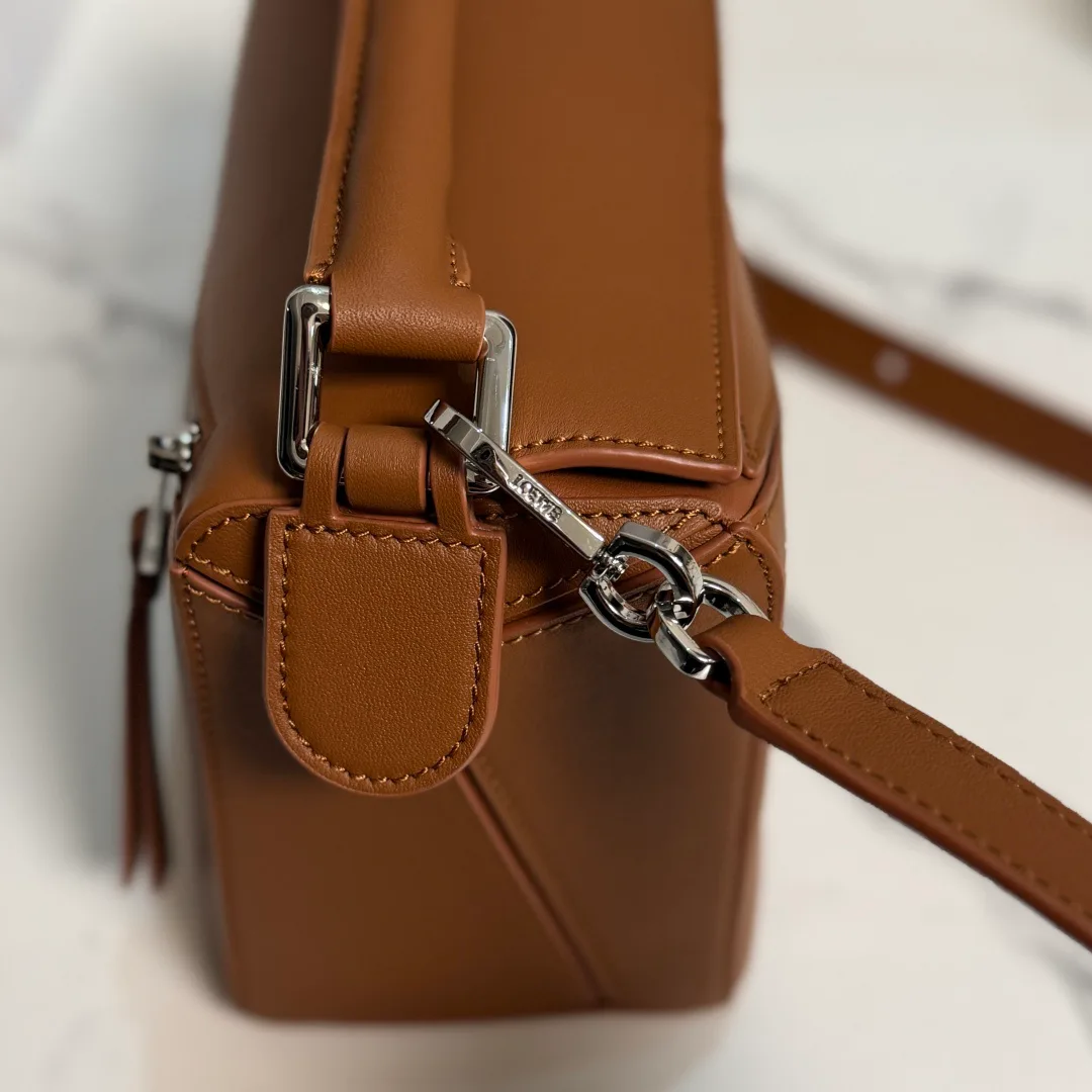 Women's Classic Handbags LOEWE 18330767
