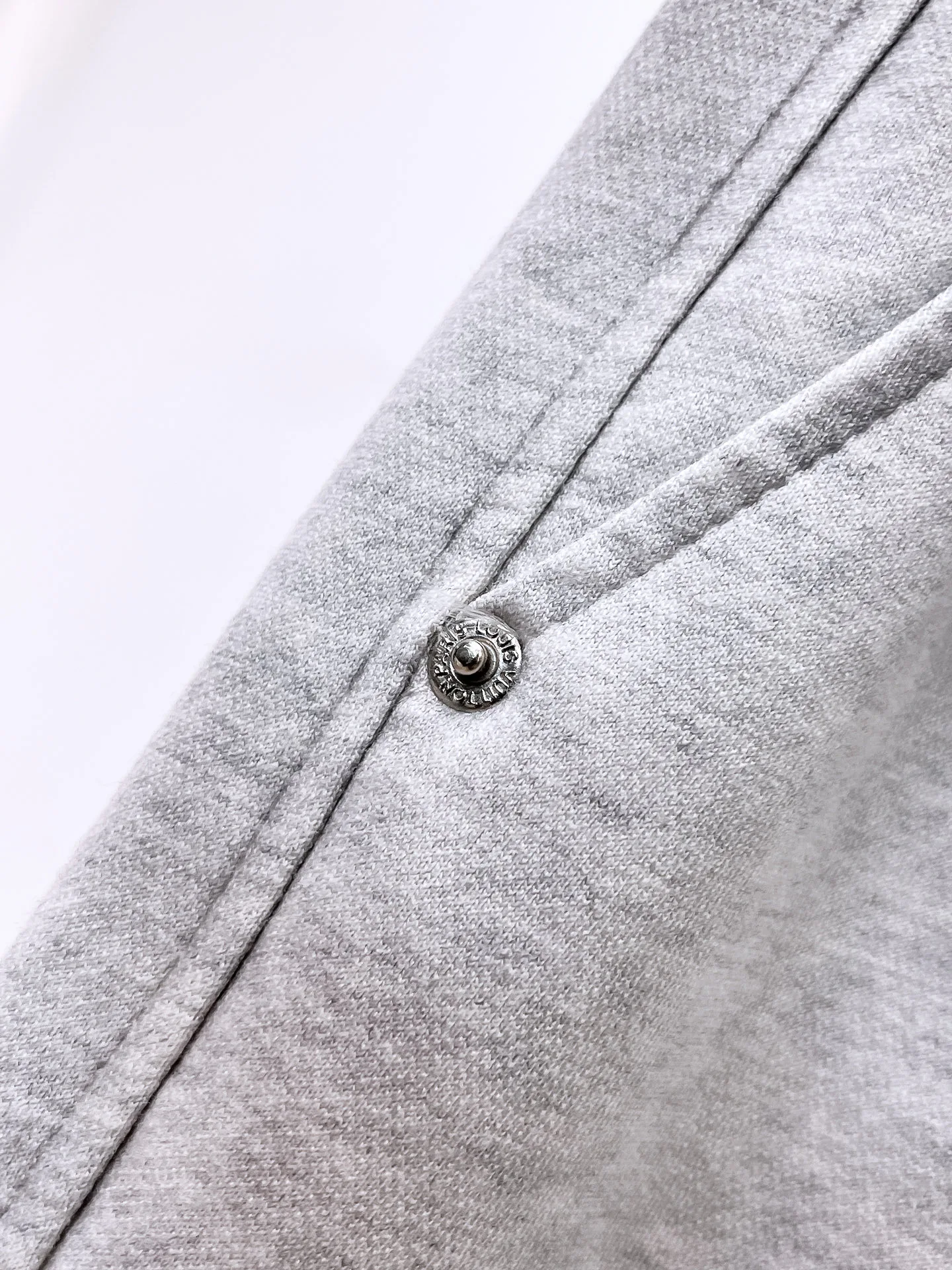 Men's Trousers LOUIS VUITTON 18399423