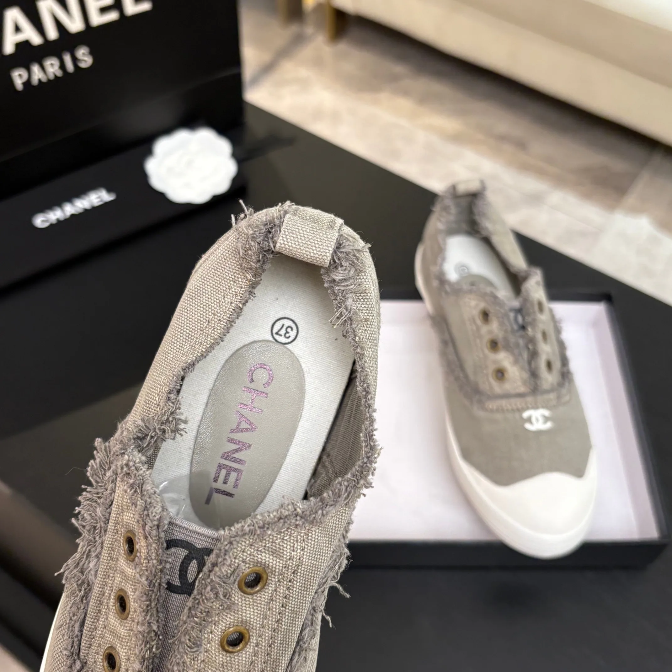 Women's Sneakers CHANEL 18062814