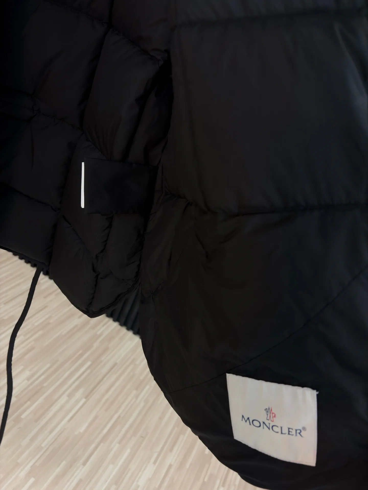 Women's Jackets And Down Jackets MONCLER 18537976
