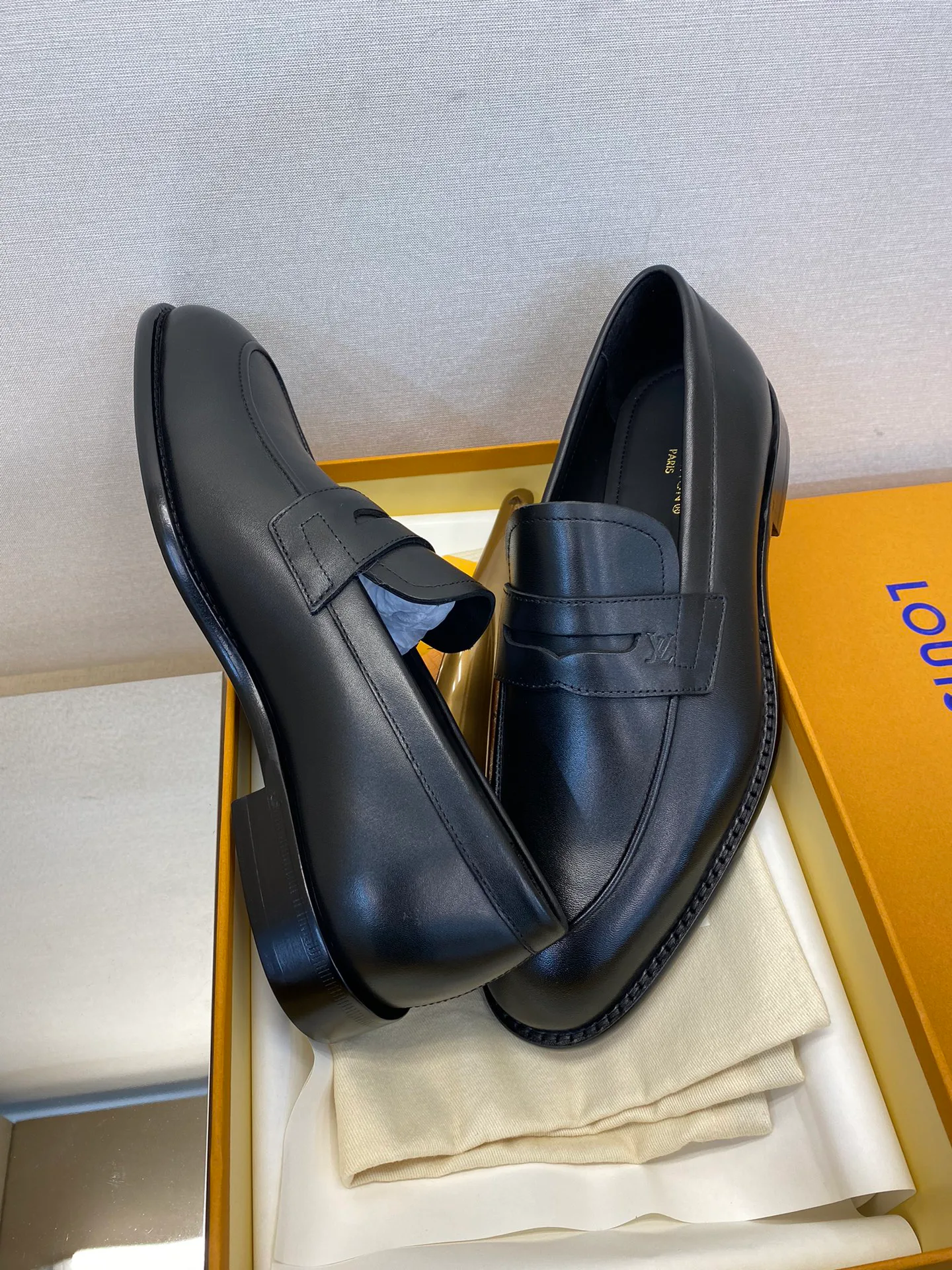 Men's Loafers And Dress Shoes LOUIS VUITTON 18079175