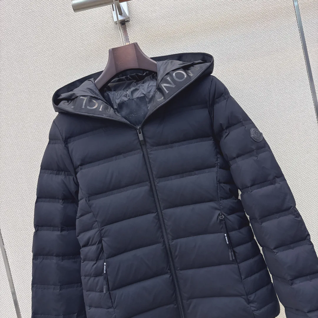 Women's Jackets And Down Jackets MONCLER 18501889