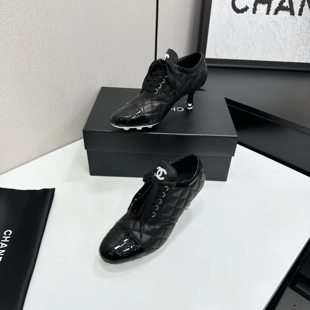 Women's Sneakers CHANEL 18436127
