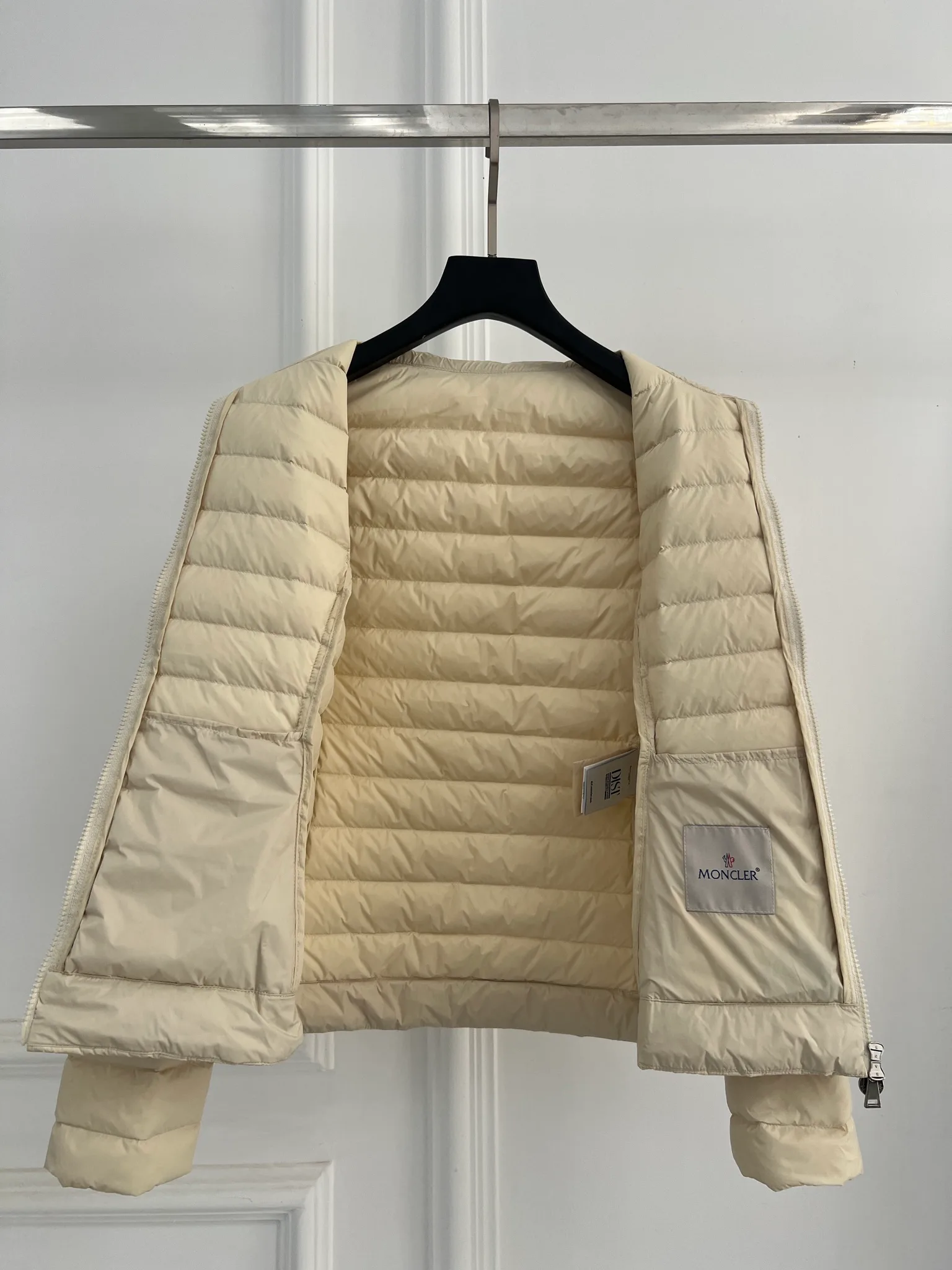 Women's Jackets And Down Jackets MONCLER 18416157