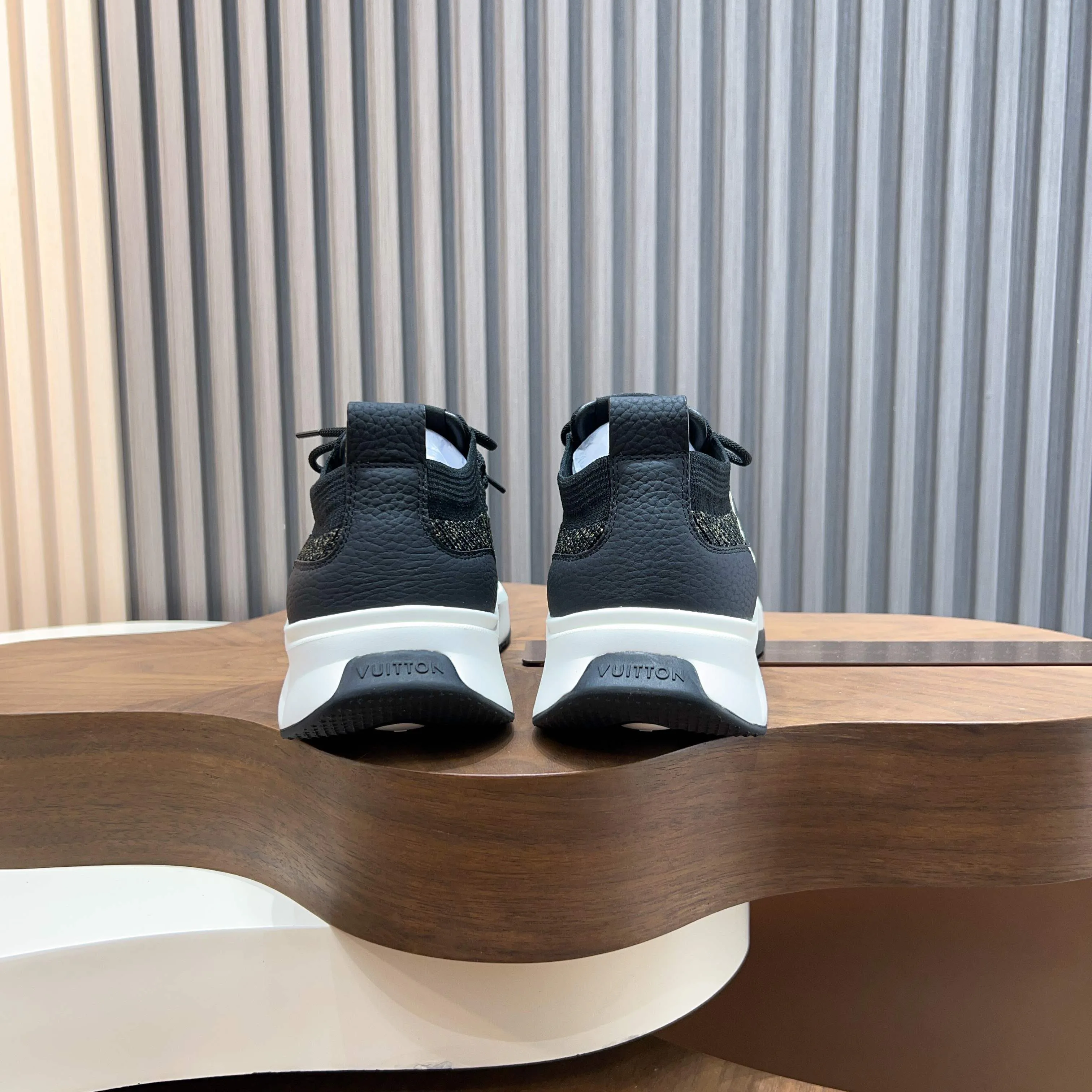 Men's Sneakers LOUIS VUITTON 17916668